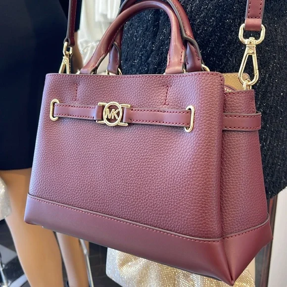 Michael Kors Reed Small Satchel Crossbody Center Zip Bag
Color: OXBLOOD 
NWT - Picture 6 of 16